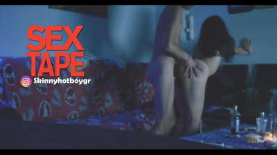 그녀의 남자 친구와 귀여운 여학생